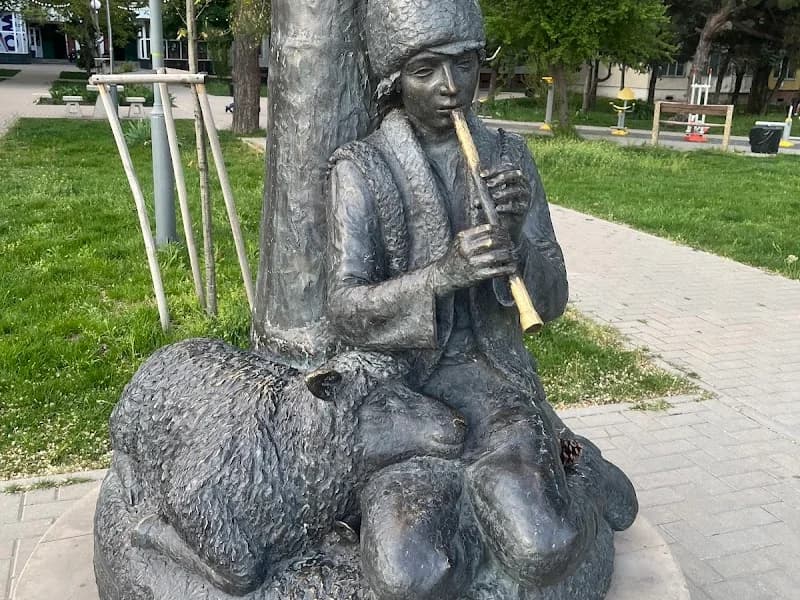 Sculptura urbană a ciobănașului moldovean — Кишинёв — фото 1